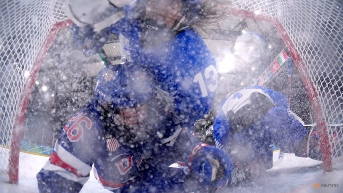 Ice hockey-US hit Italy for six to reach women's semi-finals