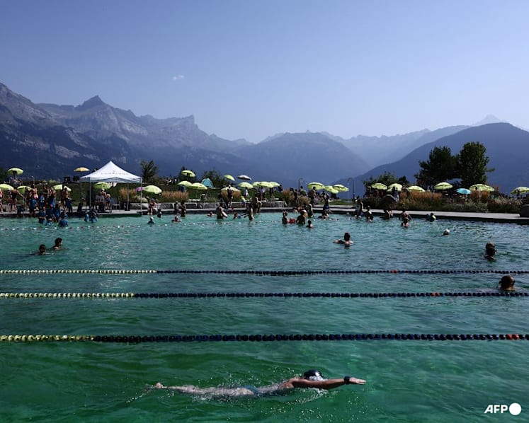 Europe swelters under fresh wave of extreme heat Europe swelters under fresh wave of extreme heat