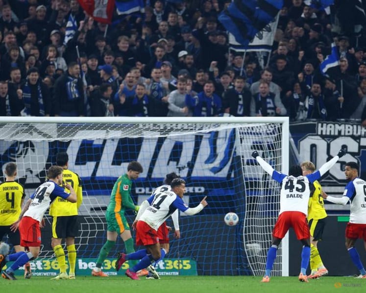 Dortmund concede late equaliser in 1-1 draw at Hamburg