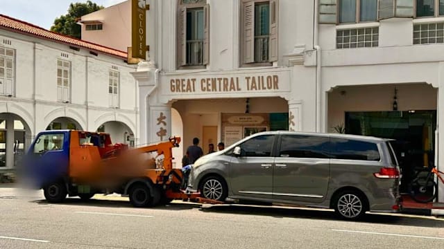 在桥北路惹兰苏丹等地提供非法跨境载客服务 九名司机被逮