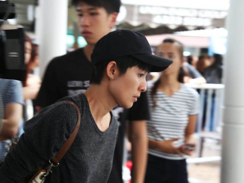 Ex-Ch 8 Stars Cassandra See And Tang Miaoling Now Run A Kopitiam Stall: "People Took Pics Of Us Scrubbing The Floor"