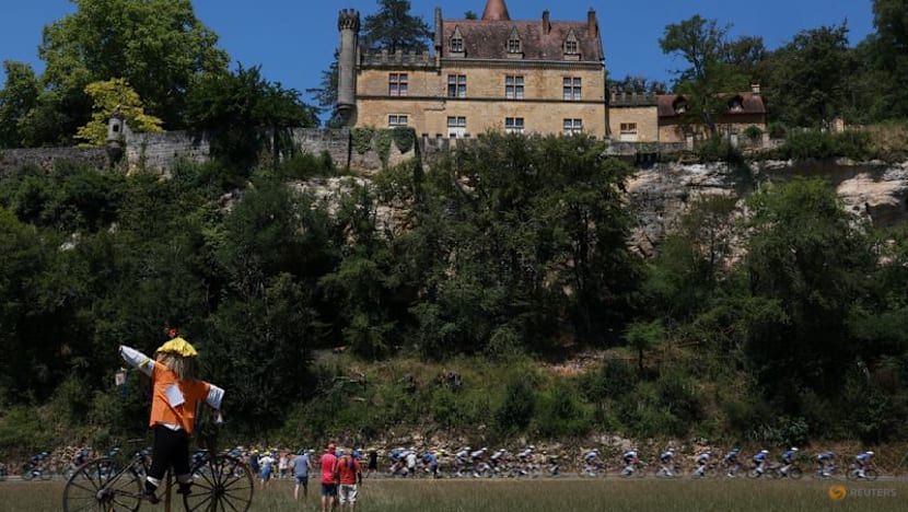 Heatwave forces Tour de France organisers to shorten stage nine