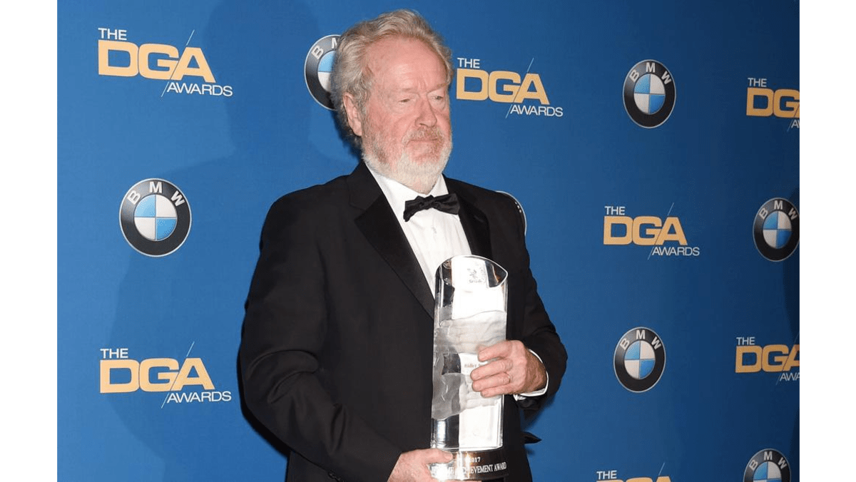 Ridley Scott to direct third Alien prequel 8days