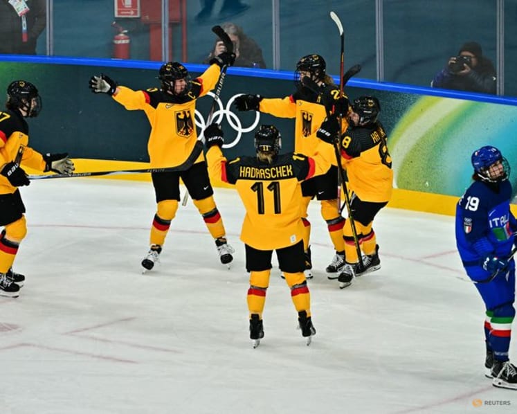 Ice hockey-Germany embrace underdog role after clinching second place in Group B