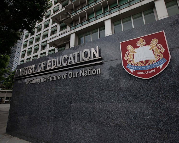 6 people aged 19 to 41 given police warnings for protest outside MOE