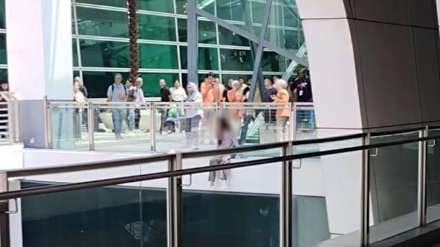 吉隆坡机场坠楼案 中国女子伤重不治