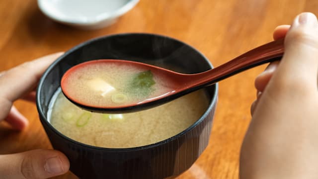 疑嫌叔叔鼾声太吵  日少年在味噌汤下毒被捕