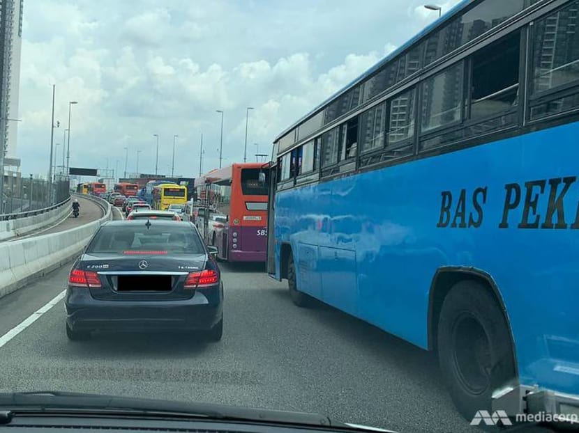 Traffic jams towards Johor expected on Apr 1; immigration checkpoints will be 100% operational, says chief minister Traffic jams towards Johor expected on Apr 1; immigration checkpoints will be 100% operational, says chief minister