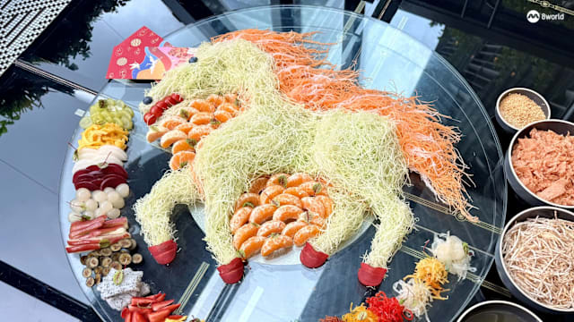 马年鱼生拼创意 造型与表演带动订单增长