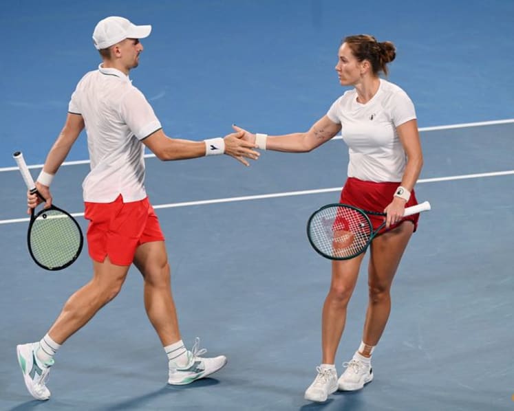 Swiatek leads Poland to victory over Australia in United Cup quarters