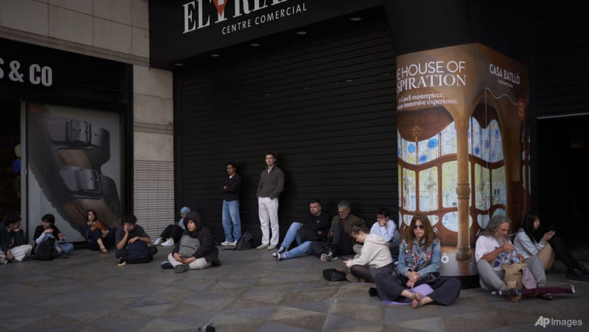 Power returns to most of Spain, Portugal after massive blackout