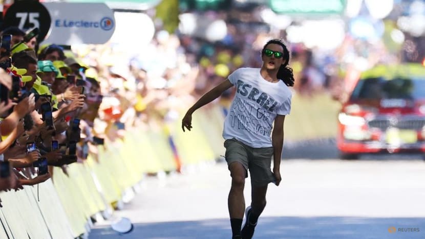 Protester wearing 'Israel out of the Tour' t-shirt runs onto Tour final straight