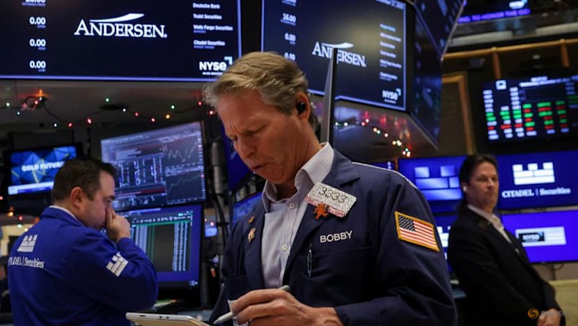 Wall Street closes slightly lower near the end of a banner year; gold rebounds
