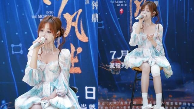 赶往演出途中发生意外　中国女歌手黄霄云坐轮椅现身，脸和腿都有伤！