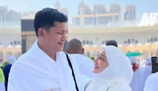 Setelah menyatakan tak sanggup tangani banjir, Bupati Aceh Selatan kedapatan sedang umrah
