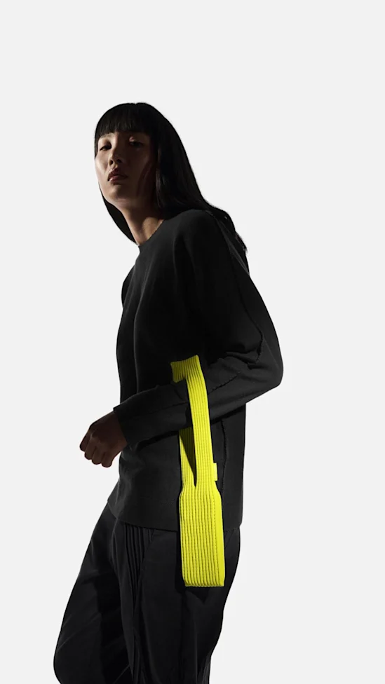 Steve Jobs最爱的时尚设计师！Apple联手Issey Miyake推出iPhone Pocket，打造最优雅的手机携带方式