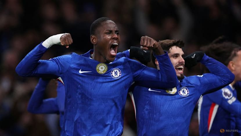 Arsenal held by 10-man Chelsea, Liverpool halt woeful run