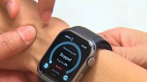 தேசியப் பல்கலைக்கழக  மருத்துவமனையில் தாதியருக்கு உதவ  smartwatch