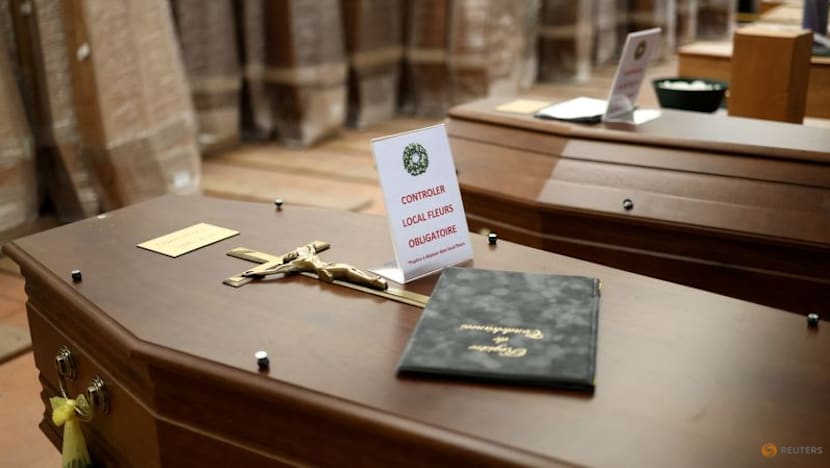Overwhelmed by heatwave, French undertakers struggled with excess deaths