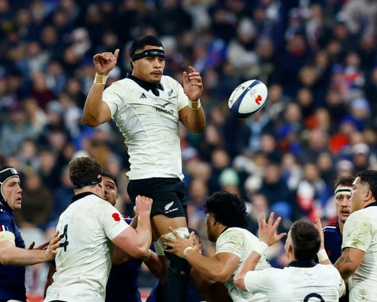 New Zealand coach Rennie moves Vaa'i to blindside for Ireland test
