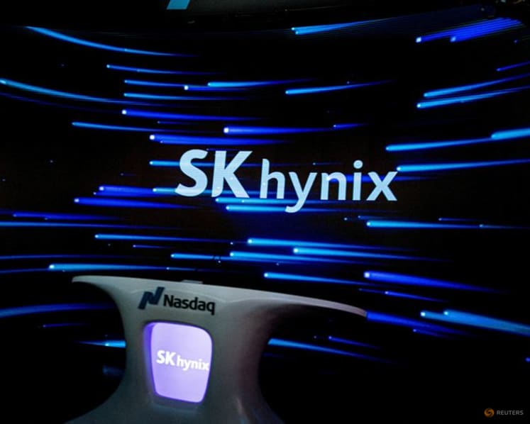 SK hynix's record profit misses forecasts, shares slump 11% despite robust AI chip demand