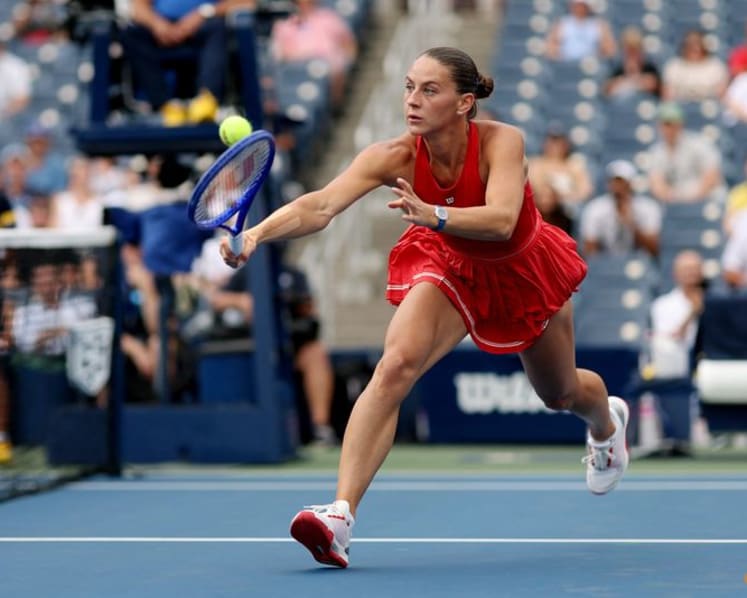 Kostyuk cruises past Hunter into US Open second round