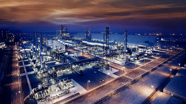 阿联酋最大炼油厂遭无人机袭击 火灾导致停运