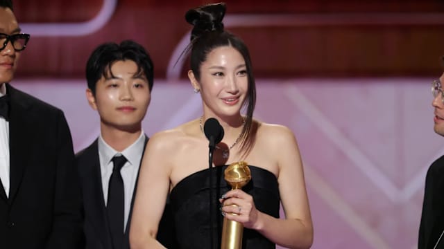 “Golden”夺金球奖“最佳原创歌曲”，原唱Ejae落泪领奖！