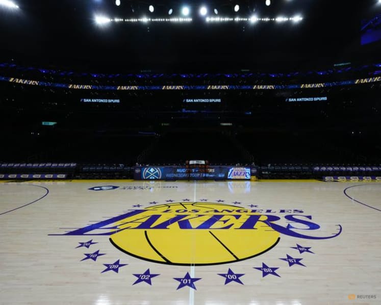 NBA-'Championship or bust': Lakers fans brimming with belief at season opener
