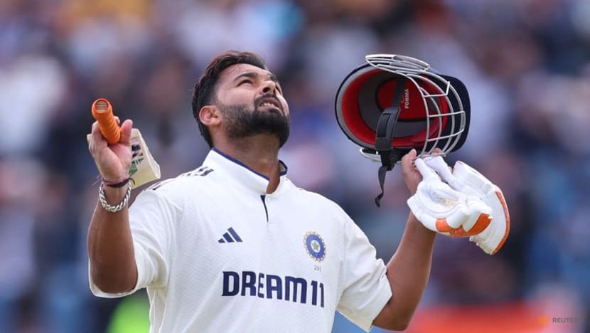 India lower-order collapse gives England hope of dramatic test win India lower-order collapse gives England hope of dramatic test win