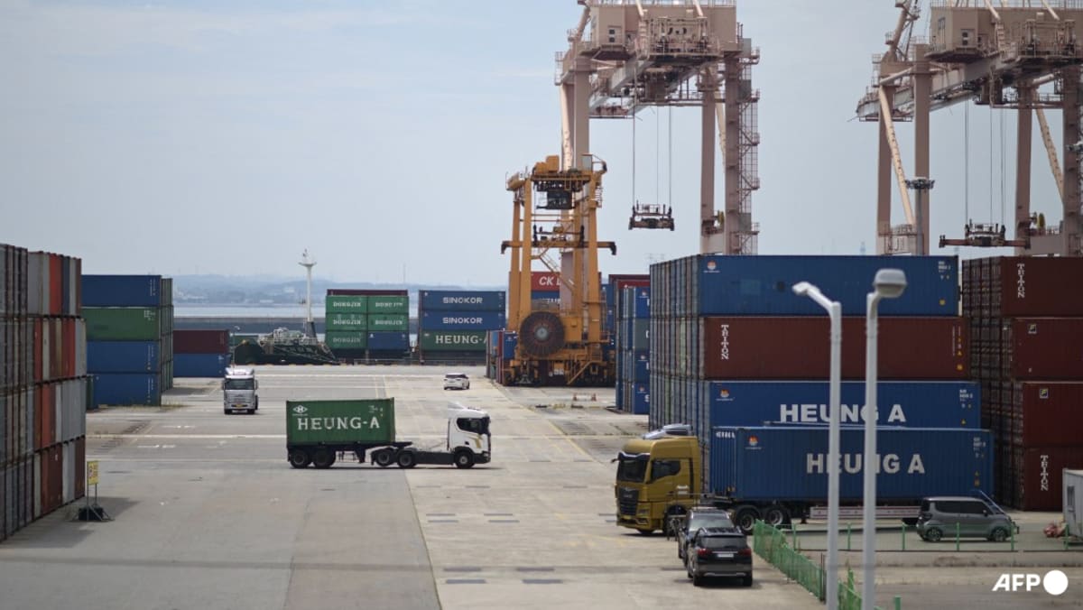 Praise Trump and speak simply: How the South Korean team negotiated its trade deal