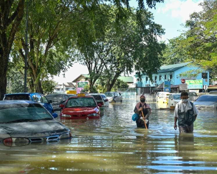 Flood situation improves in Shah Alam as waters recede; number of evacuees in several states drops
