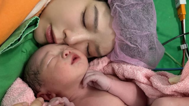李佳颖生了！形容见到宝宝如“初恋”