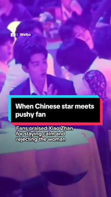 She couldn’t get more desperate. #8dayssg #8dayssgasianent #xiaozhan #autograph #fan 