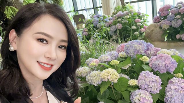 老公陪女儿留美当陪读爸爸，翁虹曝夫妻分居3年，每年这时“被皇上翻牌”