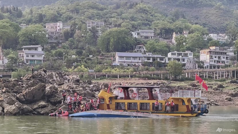 10 dead, dozens hurt after boats capsize in China: Report 10 dead, dozens hurt after boats capsize in China: Report