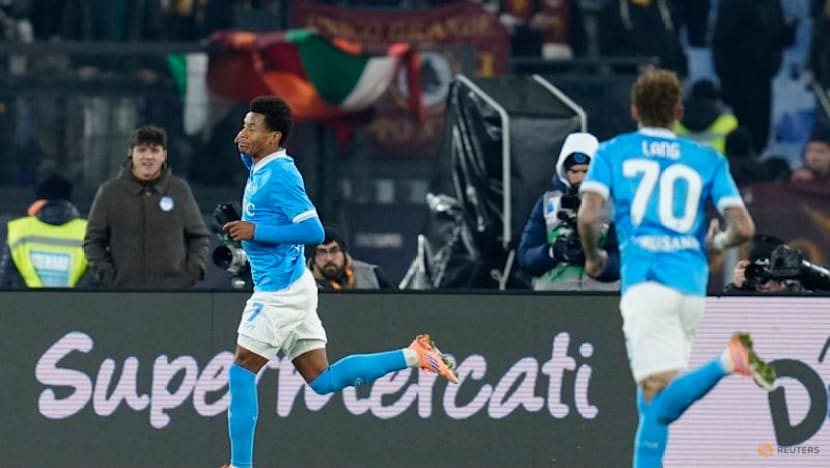 Napoli thwart Roma's bid to reclaim top spot with 1-0 away win