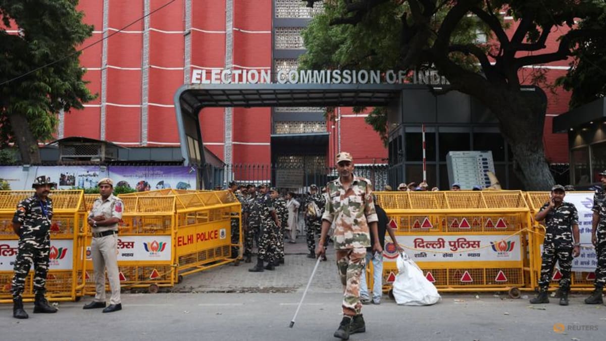 Delhi shuts metro stations and internet before protest over election chief