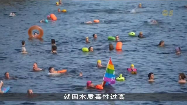 德国数百人跳入被禁止游泳河流 借此呼吁当局解除禁令让民众重拾乐趣