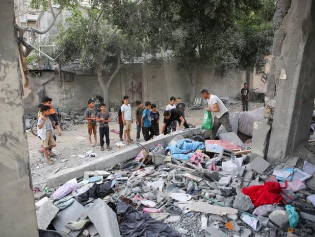 Palestinians inspect the site of an Israeli strike on a house, amid the ongoing conflict between Israel and the Palestinian Islamist group Hamas, in Rafah, in the southern Gaza Strip, April 25, 2024.