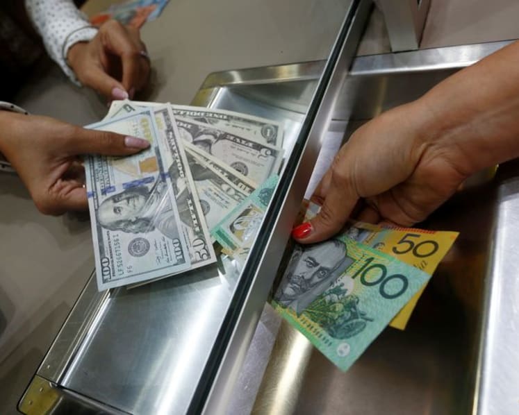 Dollar moves lower for second straight day ahead of major central bank decisions