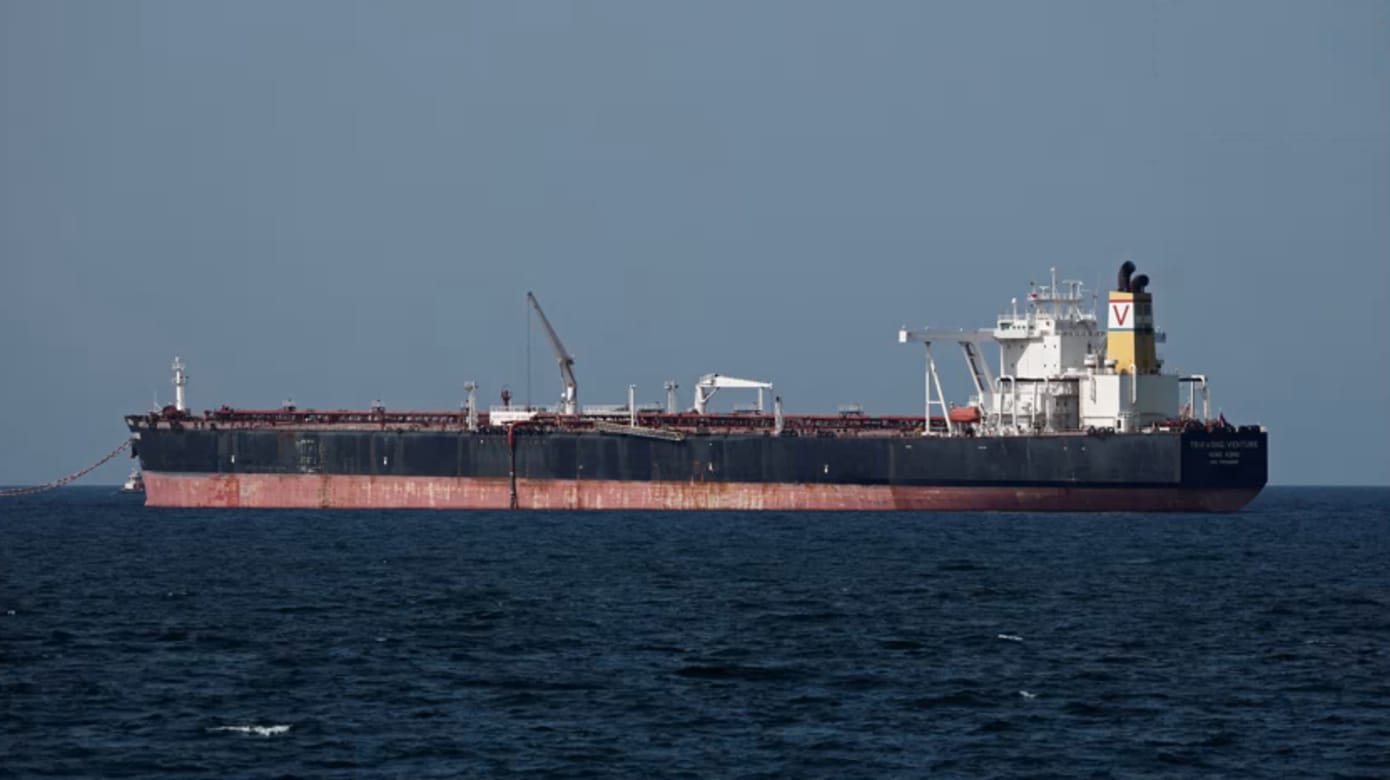 伊朗革命卫队称在霍尔木兹海峡袭击油轮