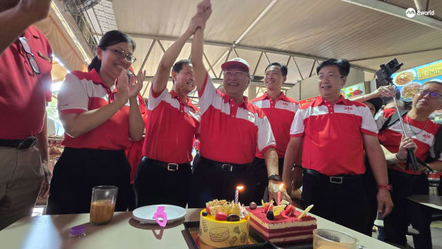 【GE2025】陈清木庆祝85岁生日 摊贩煮红鸡蛋面线