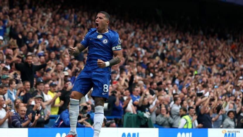 Fernandes spares Man United blushes, Chelsea top, Spurs sunk by Bournemouth Fernandes spares Man United blushes, Chelsea top, Spurs sunk by Bournemouth