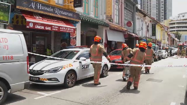 小印度肉干店起火 民防部队：火势已被扑灭