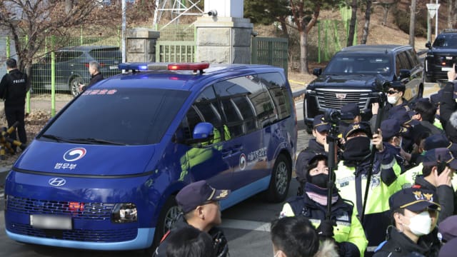 尹锡悦抵达首尔法院 出席逮捕必要性审查
