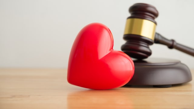 中国高材生为爱犯法 结果男友已婚还私吞钱财