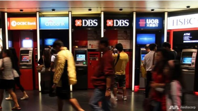Laba bersih DBS, OCBC & UOB merosot 10%