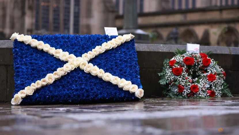 Man United greats pay respects to 'The King' Denis Law