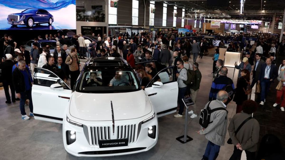 FAW's chairman says Hongqi targets 500,000 vehicle sales in 2025
